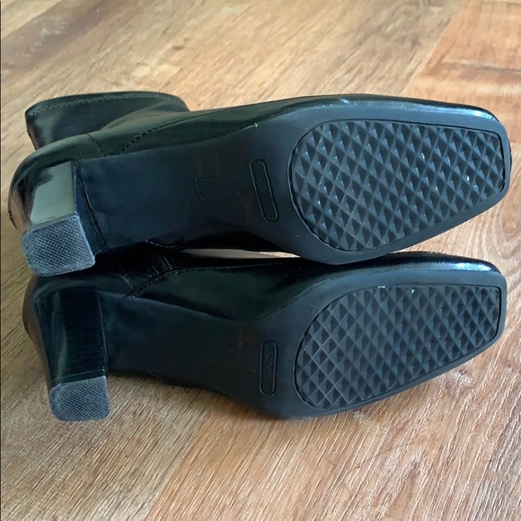 Black Leather Boots with Heel - Picture 5 of 5